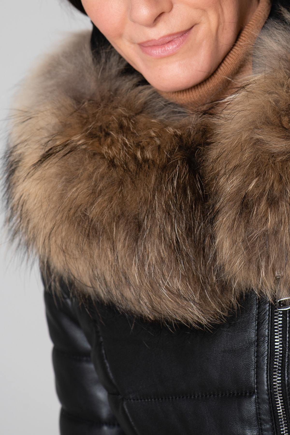 Black lambskin jacket, mid-length with genuine shearling for warmth. - Image n°7