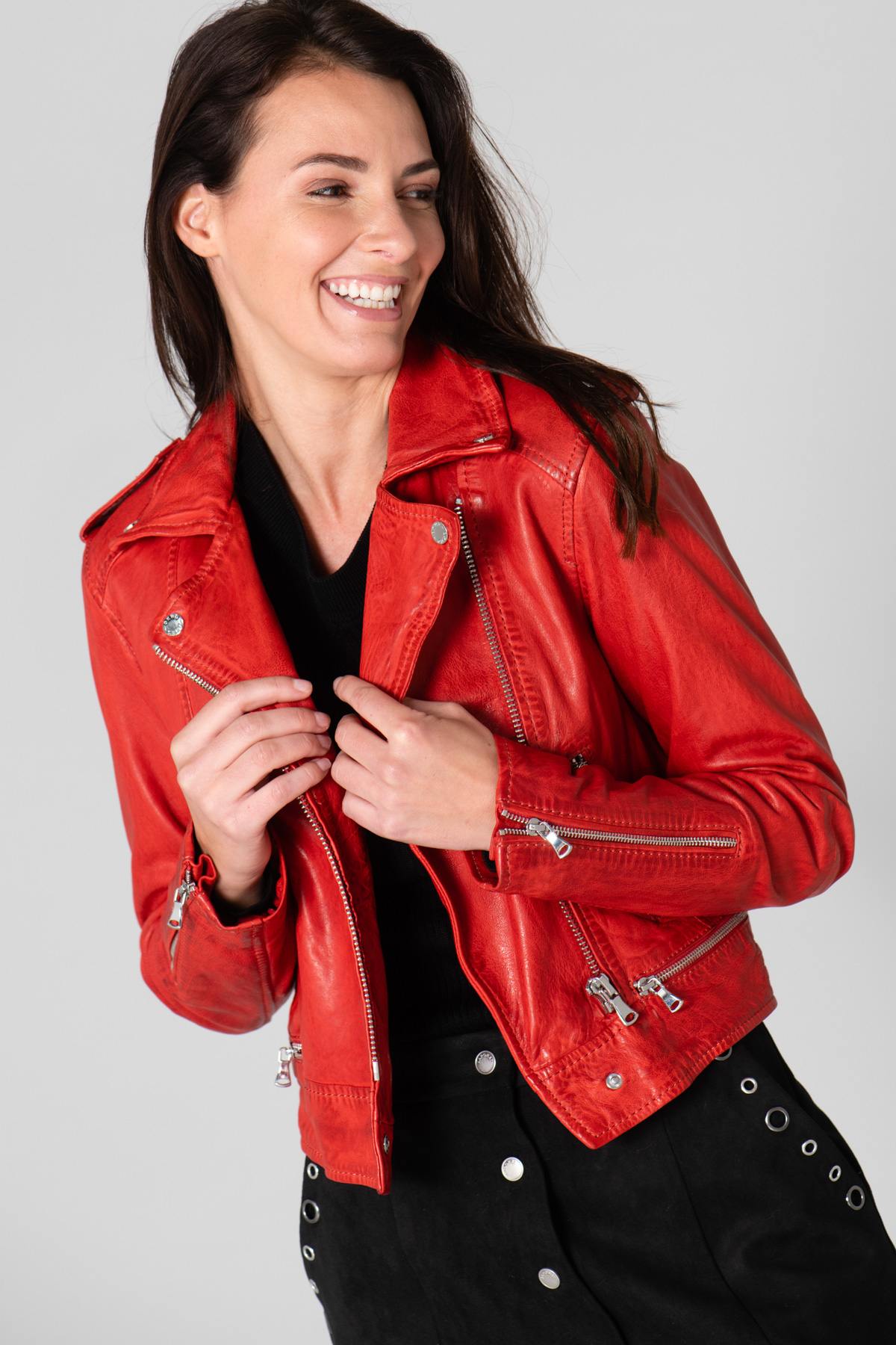 Washed red lambskin biker jacket with metallic zips and slim fit. - Image n°4
