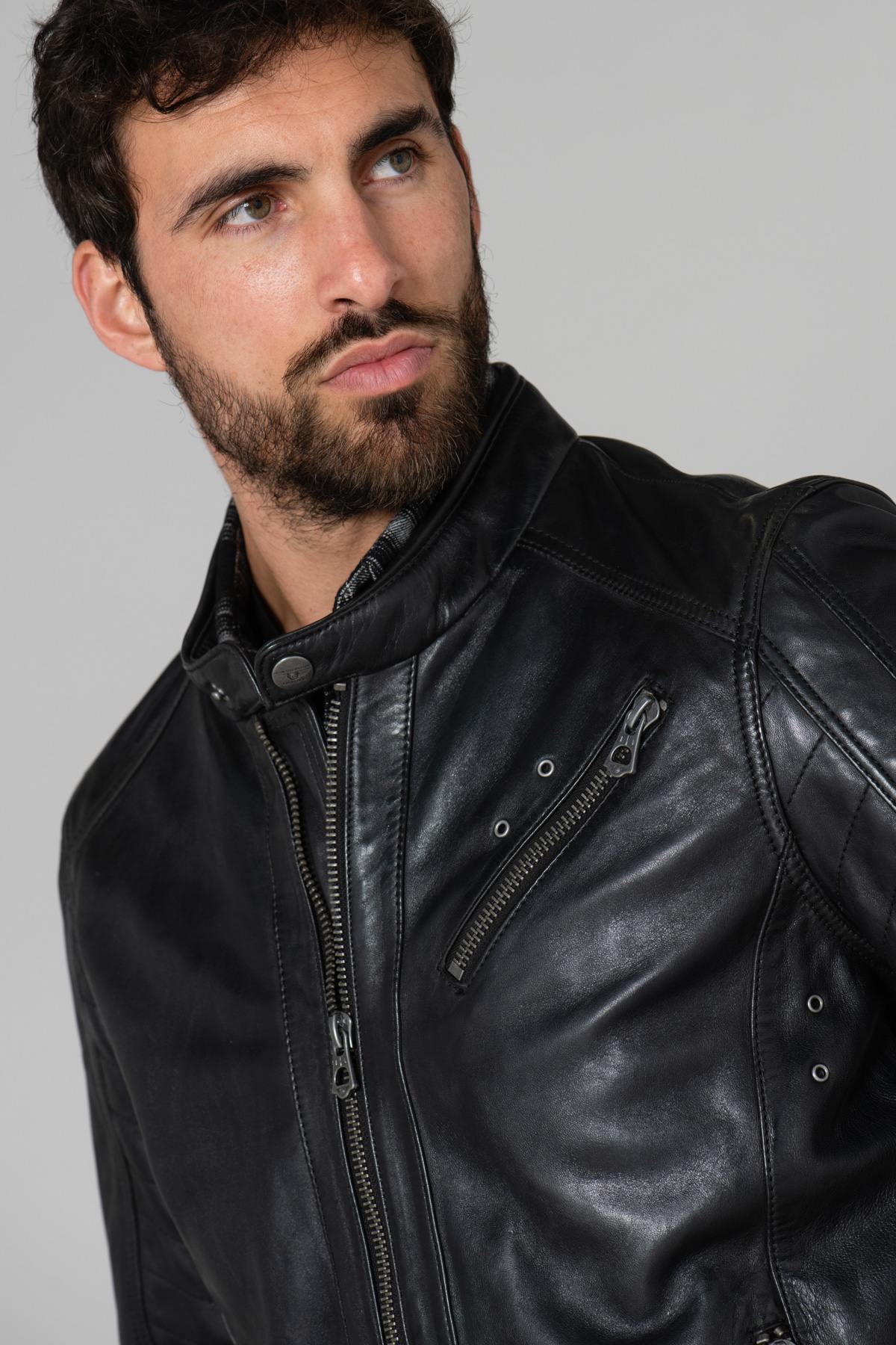 Daytona's glossy black sheep leather jacket with biker collar. - Image n°6