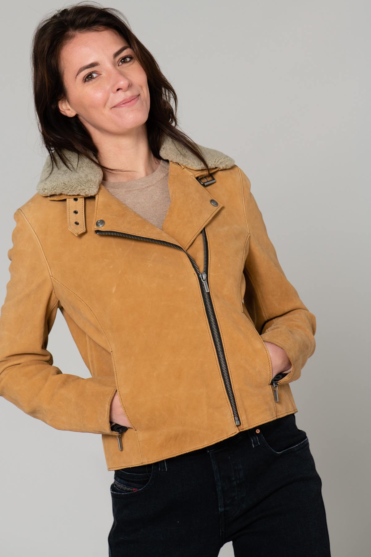 Washed nubuck cowhide biker jacket in warm Sandle Wood beige. - Image n°4