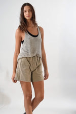 Women's beige leather shorts - Image n°4