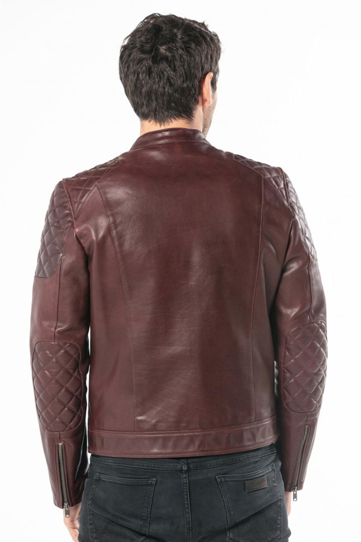 Bordeaux cowhide jacket: slim fit, moto collar, and aged rock details. - Image n°4