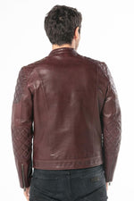 Bordeaux cowhide jacket: slim fit, moto collar, and aged rock details. - Image n°4