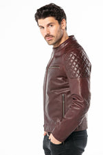 Bordeaux cowhide jacket: slim fit, moto collar, and aged rock details. - Image n°3