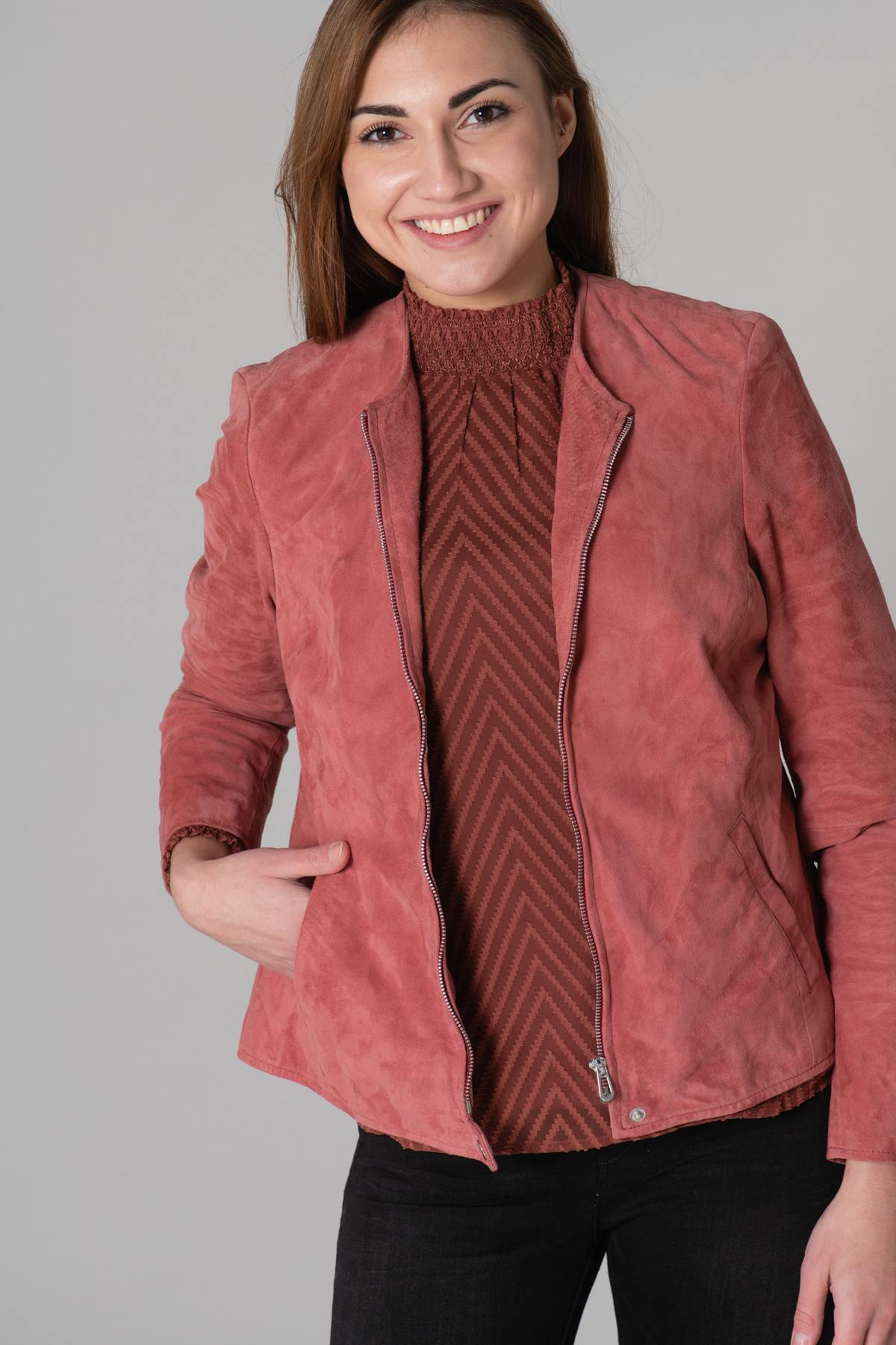 Mineral red suede goat leather jacket with curve fit and biker collar. - Image n°14