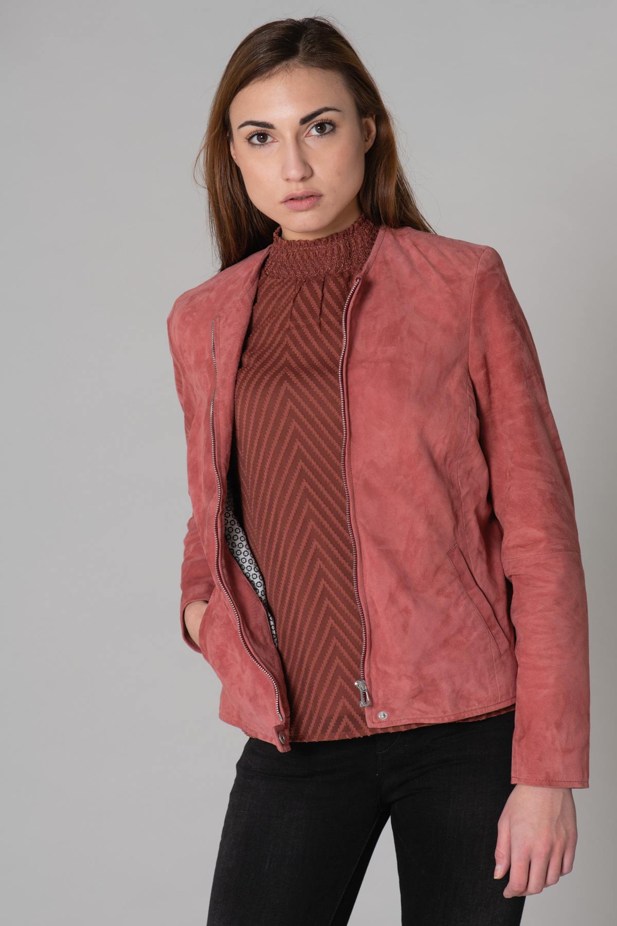 Mineral red suede goat leather jacket with curve fit and biker collar. - Image n°10