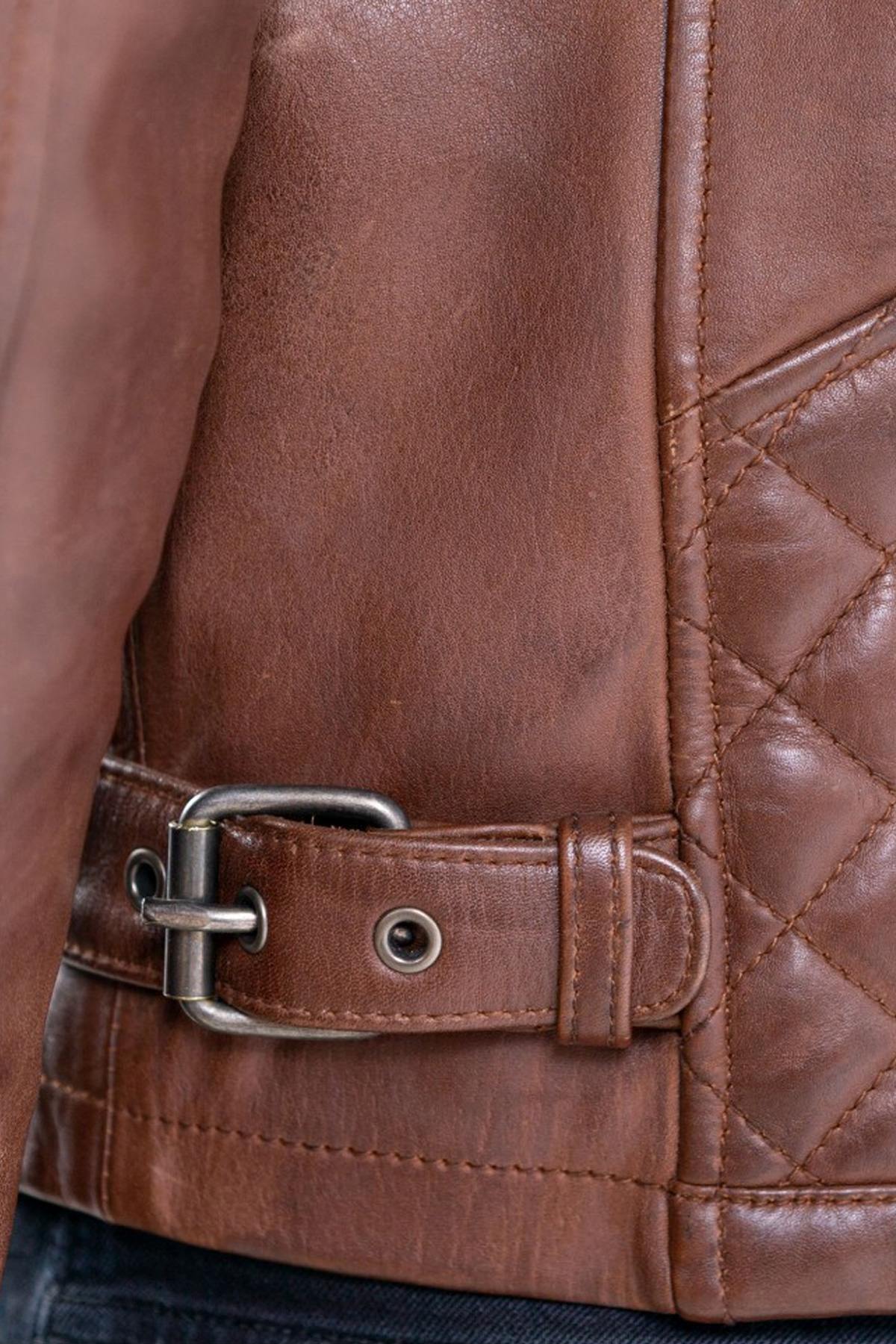 Vegetable-tanned dark cognac cowhide for a biker jacket with edge and character. 68 characters. - Image n°9