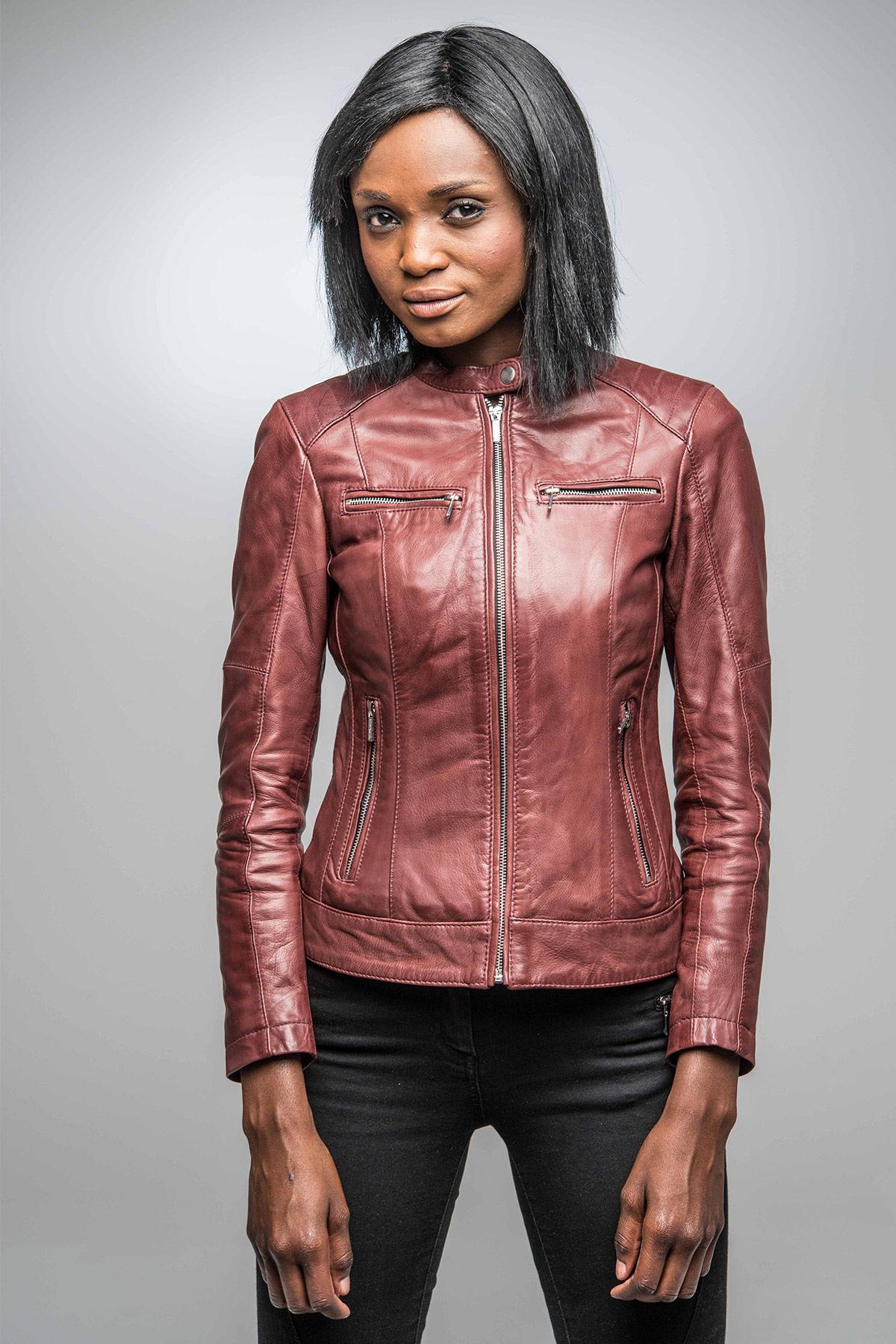 Burgundy lambskin jacket with a razor-slim fit and moto zips. - Image n°4