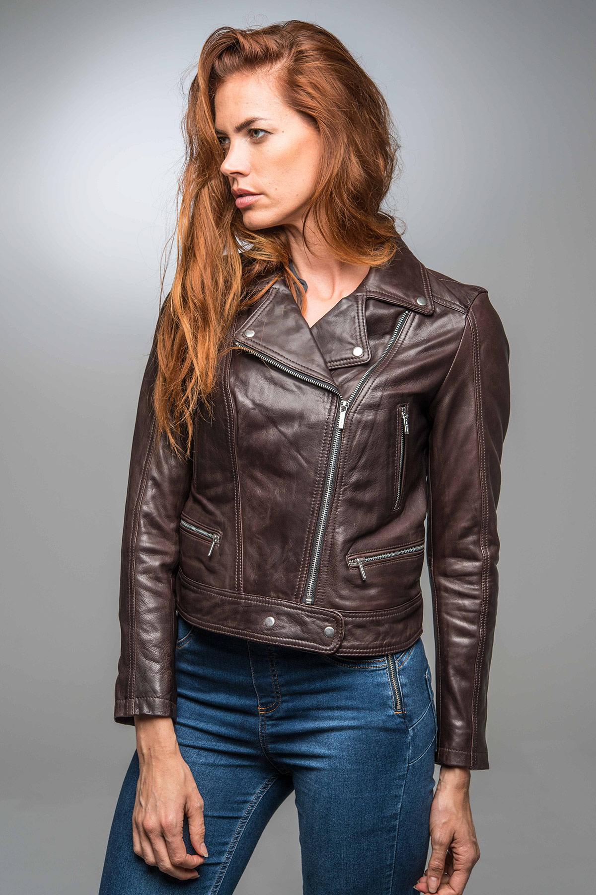 Fitted lambskin biker jacket with bold zips and a soft, sleek finish. - Image n°5