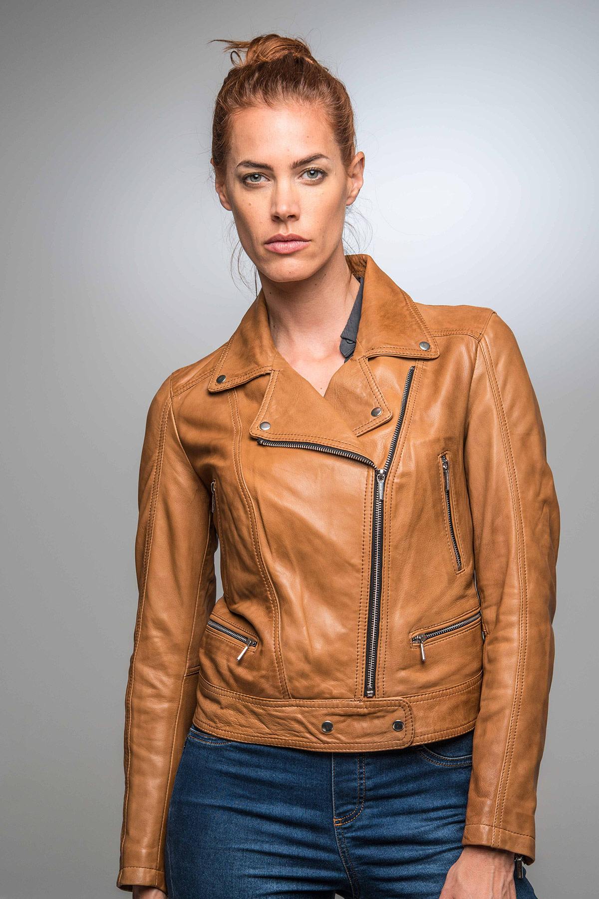 Tailored lambskin biker jacket with distressed grain. - Image n°5