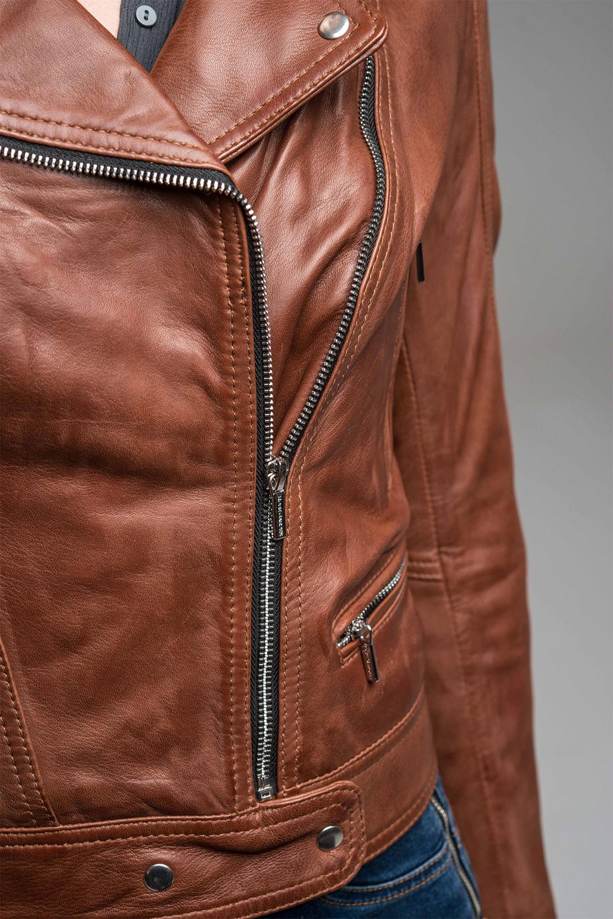 Fitted cognac lambskin with zipped details-sleek, bold, effortless. - Image n°10