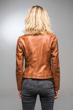 Sleek cognac lambskin, crinkled. Slim fit, full zip-timeless edge. - Image n°3