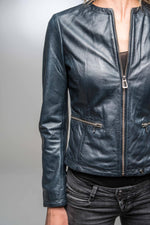 Navy lambskin jacket, collarless and slim-soft, chic, and urban-ready. - Image n°3