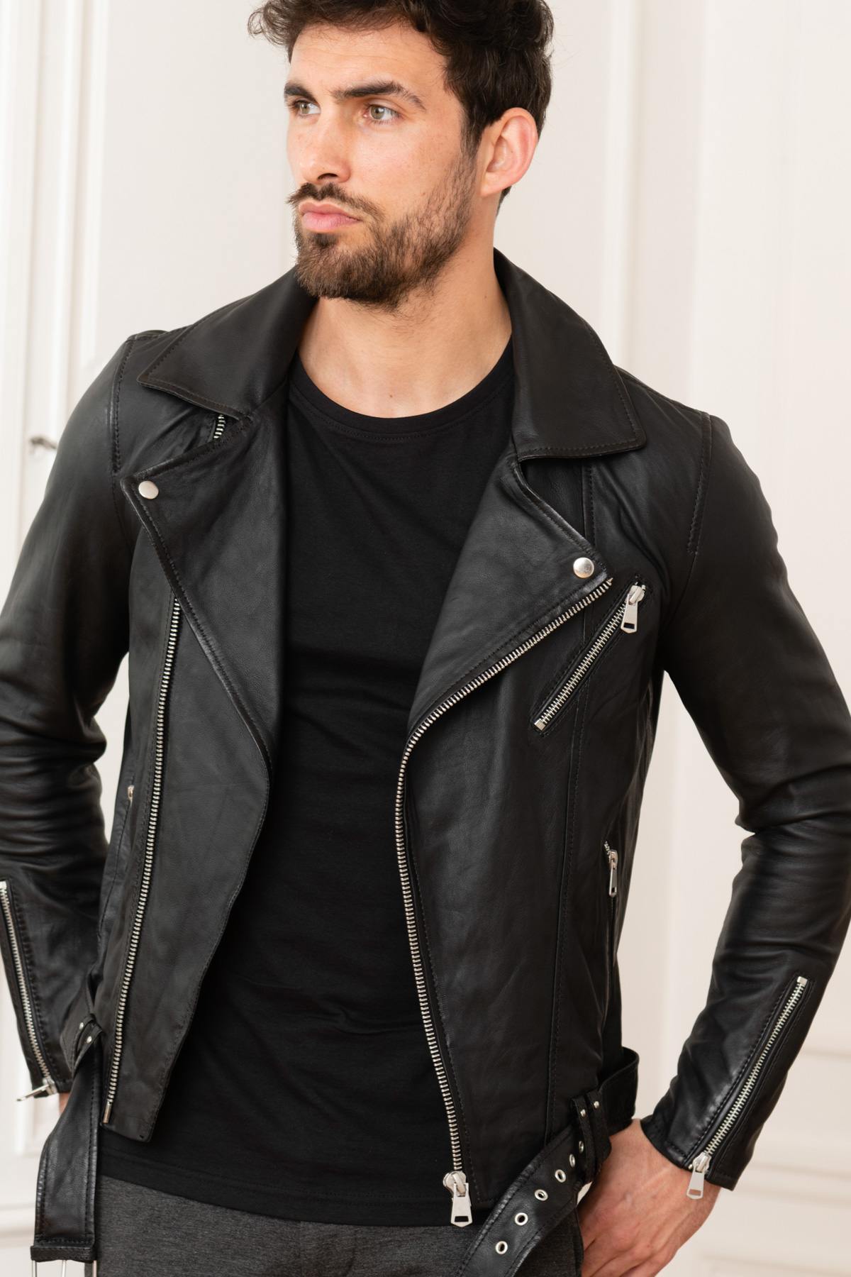 Lightweight lambskin biker jacket, slim fit, classic perfecto styling. - Image n°3