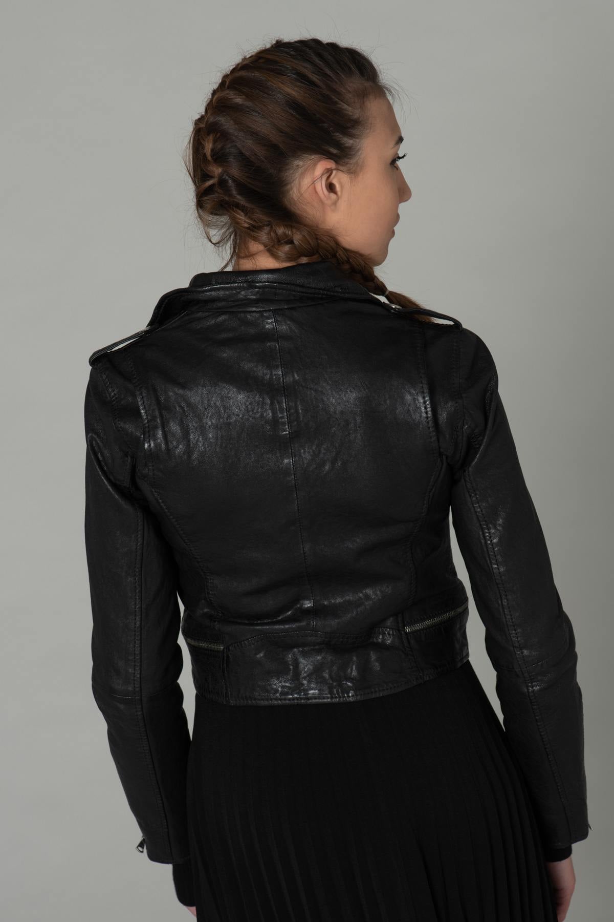Slim black lambskin jacket, cropped and glossy. Lightweight rock edge. - Image n°3