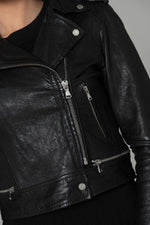 Slim black lambskin jacket, cropped and glossy. Lightweight rock edge. - Image n°7