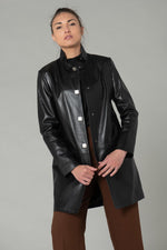 A sheep leather blazer, modern and chic, for timeless yet bold style. - Image n°2