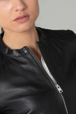 Glossy lambskin jacket with moto collar and dual-zip closure. - Image n°7