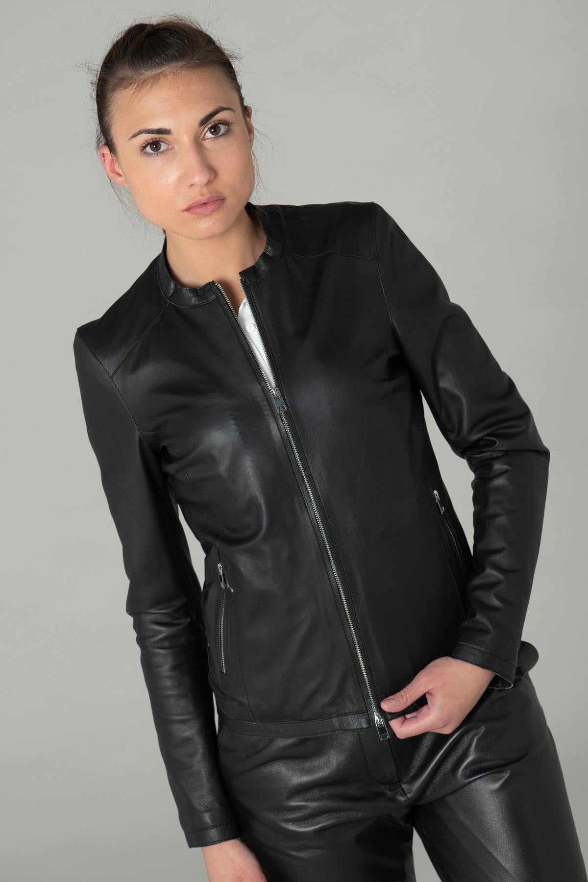 Glossy lambskin jacket with moto collar and dual-zip closure. - Image n°3