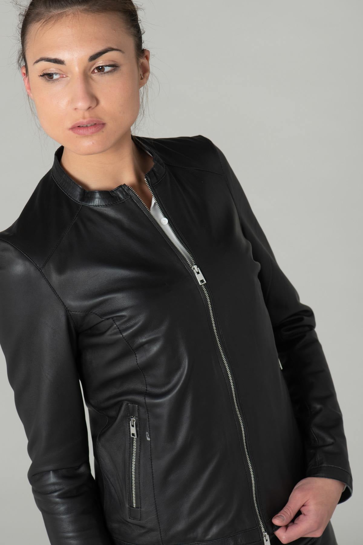 Glossy lambskin jacket with moto collar and dual-zip closure. - Image n°6