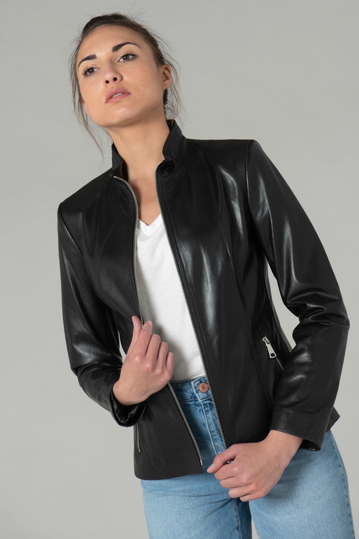 Black lambskin jacket, slim fit, full-zip collar and satin lining. - Image n°7