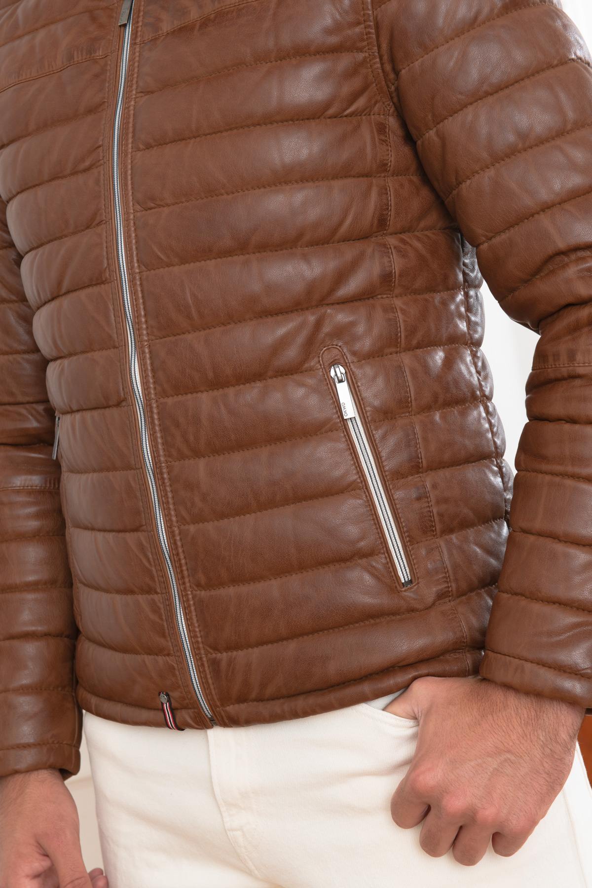 Quilted coffee-brown sheepskin jacket with biker-inspired warmth. - Image n°8