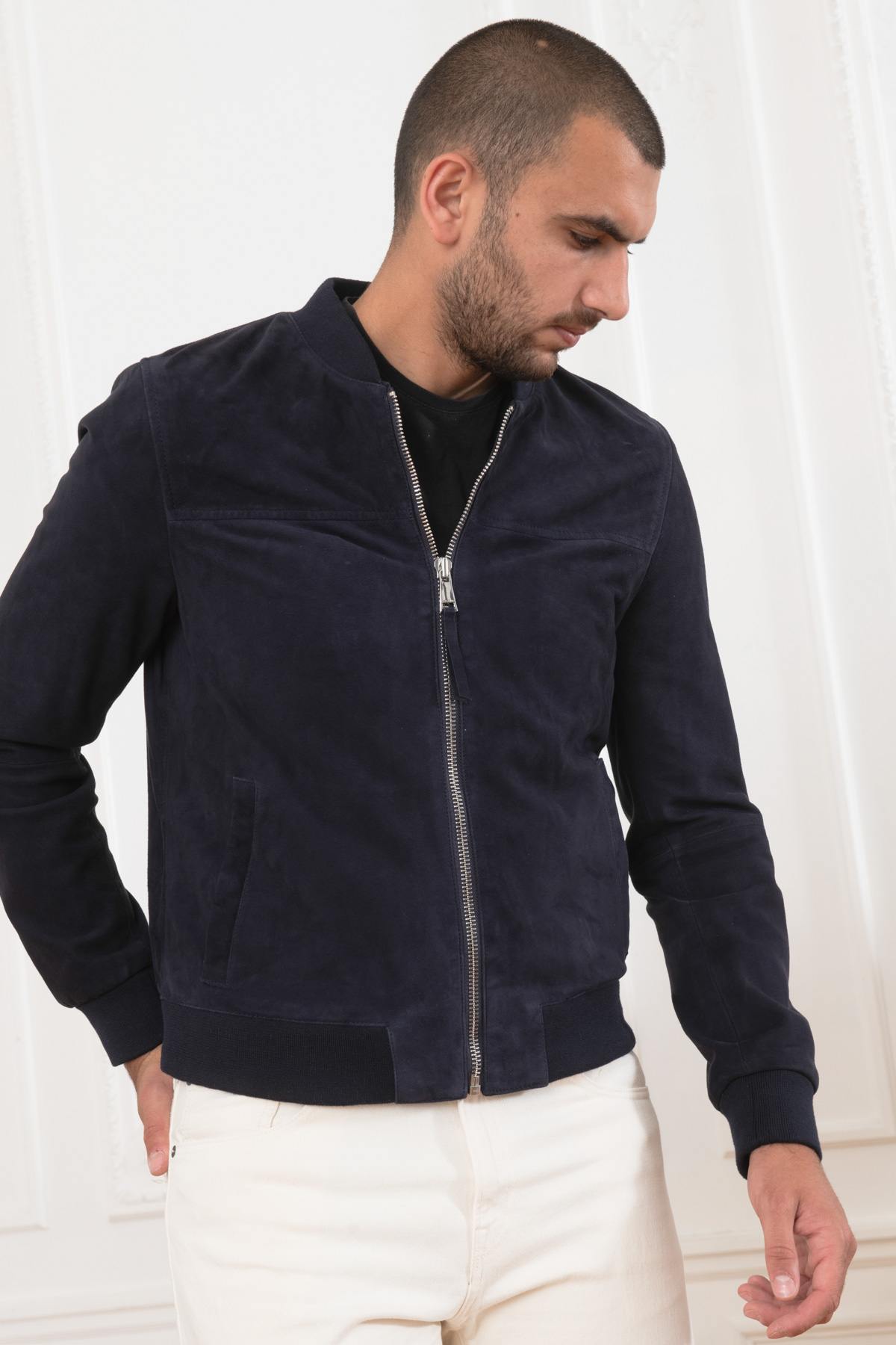 Slim A2-style navy suede jacket in goat leather for a sharp look. - Image n°8