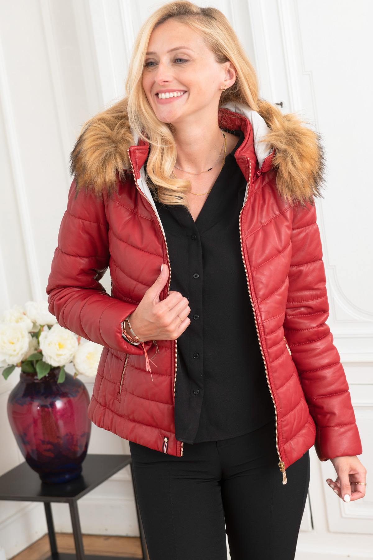 Quilted sheepskin jacket: warmth, style, and a sleek matelassé finish. - Image n°1