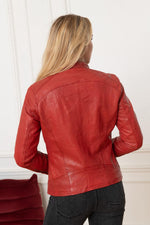 Isabela Red: marbled red shearling, slim cut. Bold and refined. - Image n°2