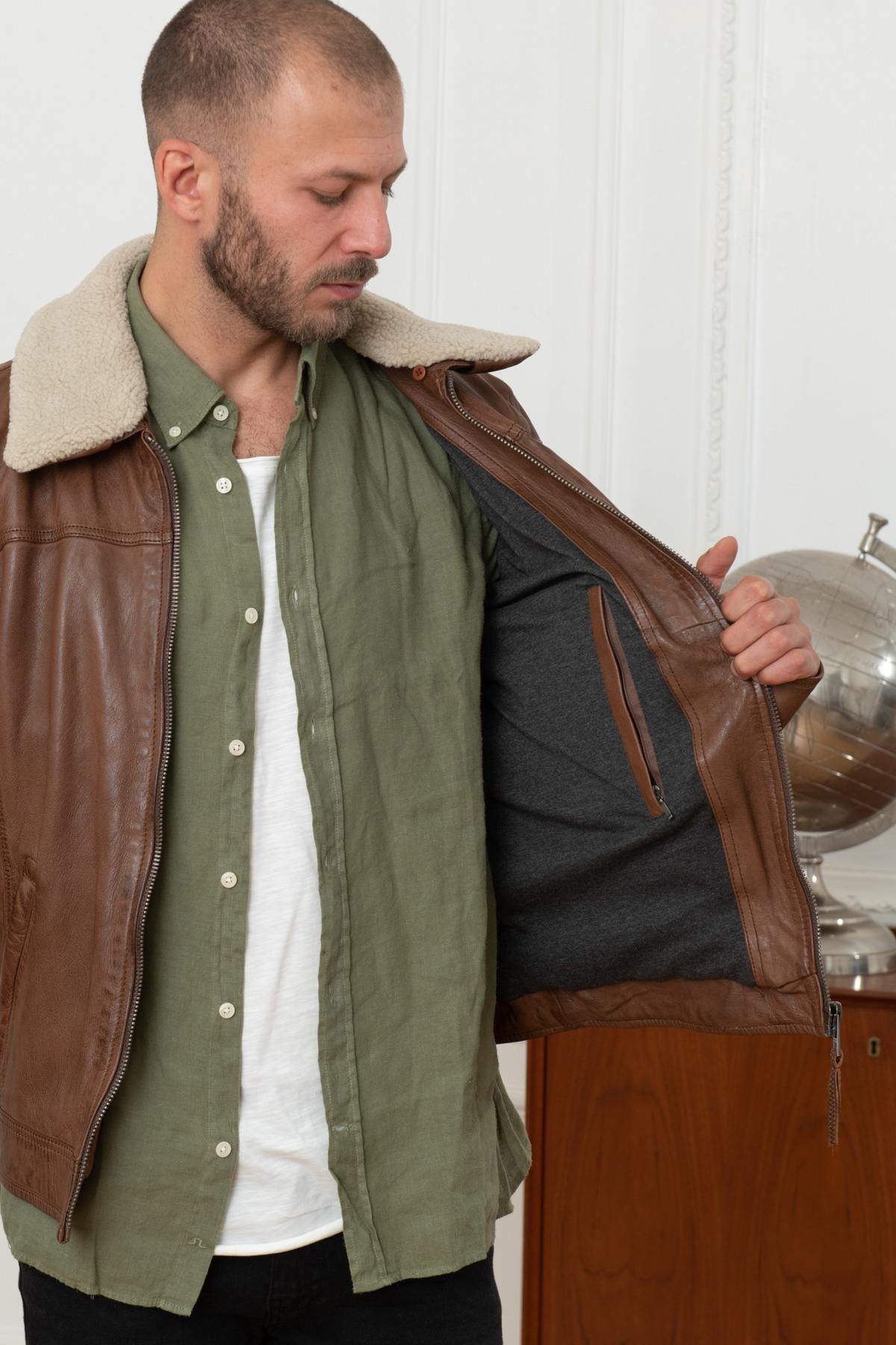 Washed tan sheepskin jacket-soft, light, and effortlessly urban. - Image n°3