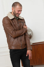 Washed tan sheepskin jacket-soft, light, and effortlessly urban. - Image n°6