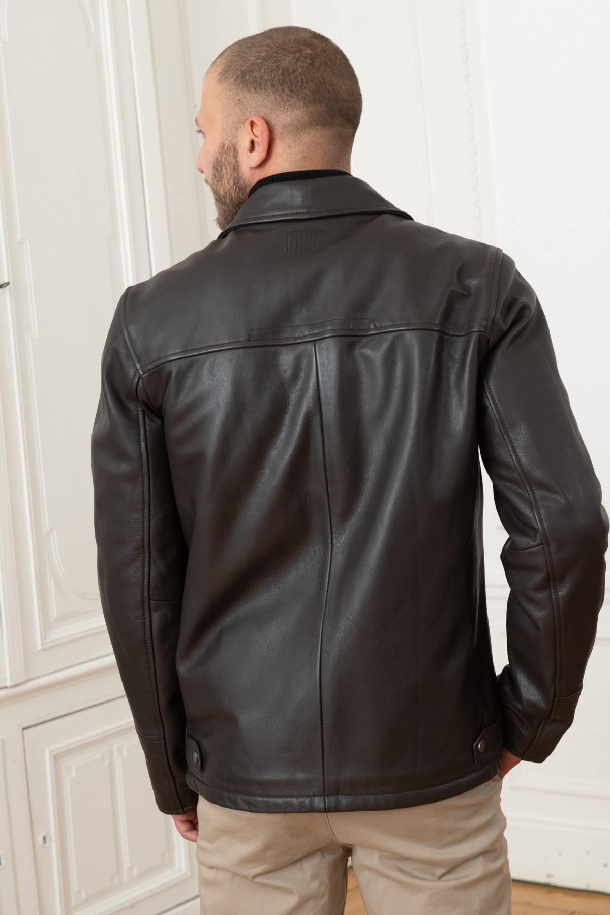 Maroon cowhide, smooth and supple. Classic style for cooler seasons. - Image n°5