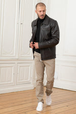 Maroon cowhide, smooth and supple. Classic style for cooler seasons. - Image n°2