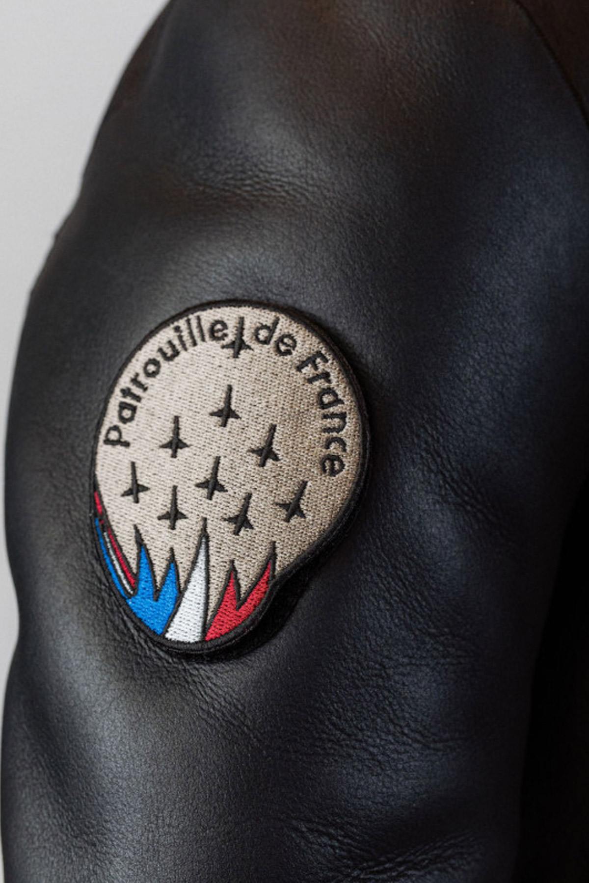 Ultra-soft black bomber in merino lambskin, French Air Force-inspired. - Image n°2