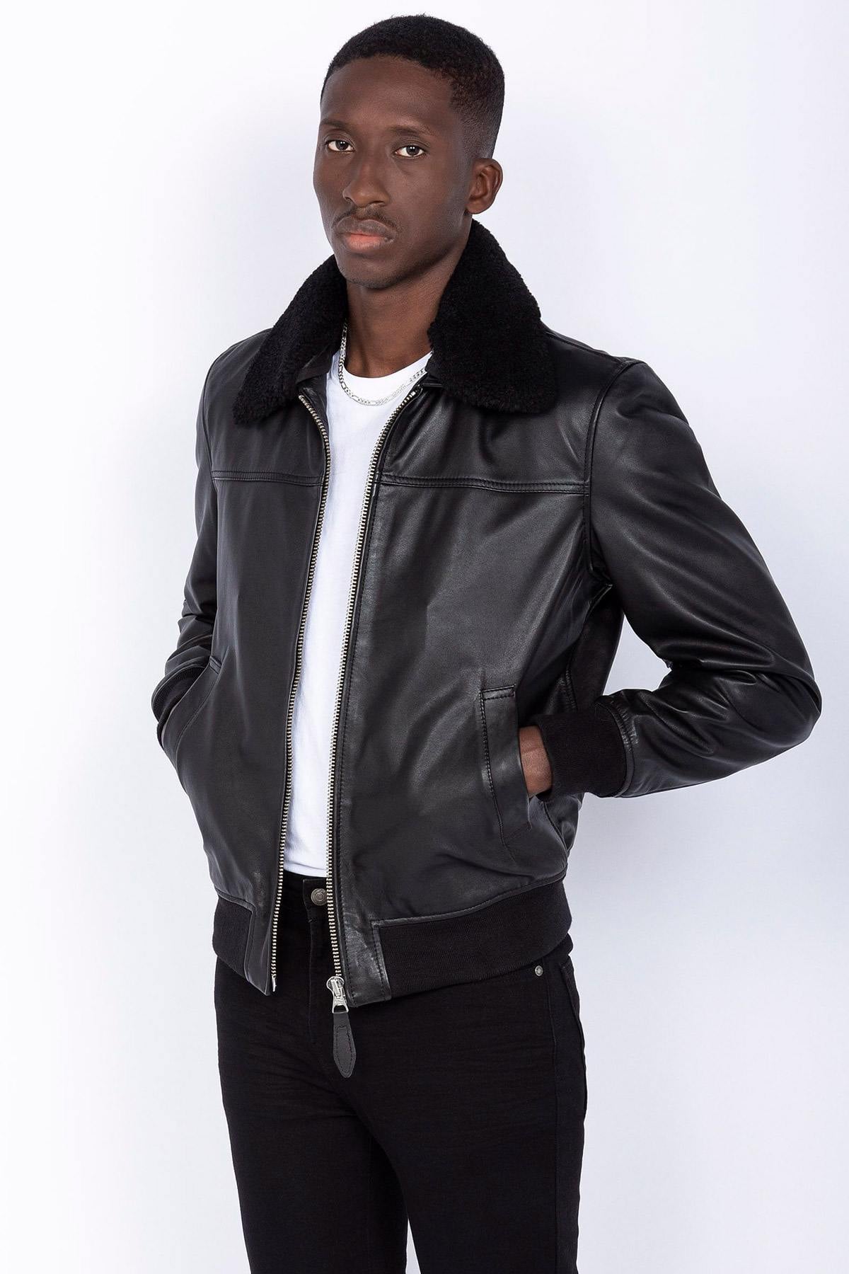 Black cowhide pilot jacket by Schott, detachable shearling collar. - Image n°1