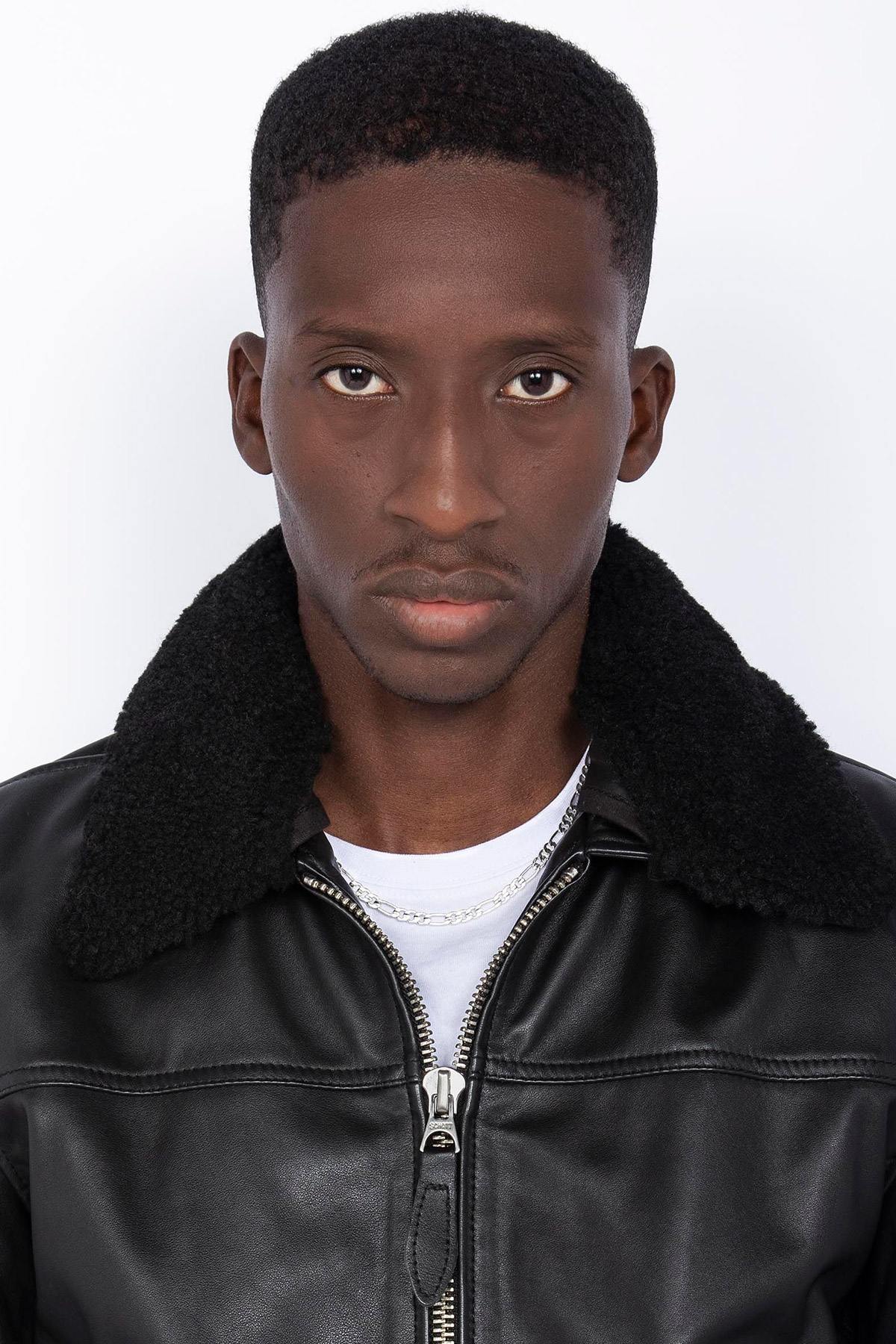 Black cowhide pilot jacket by Schott, detachable shearling collar. - Image n°8
