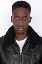 Black cowhide pilot jacket by Schott, detachable shearling collar. - Image n°8