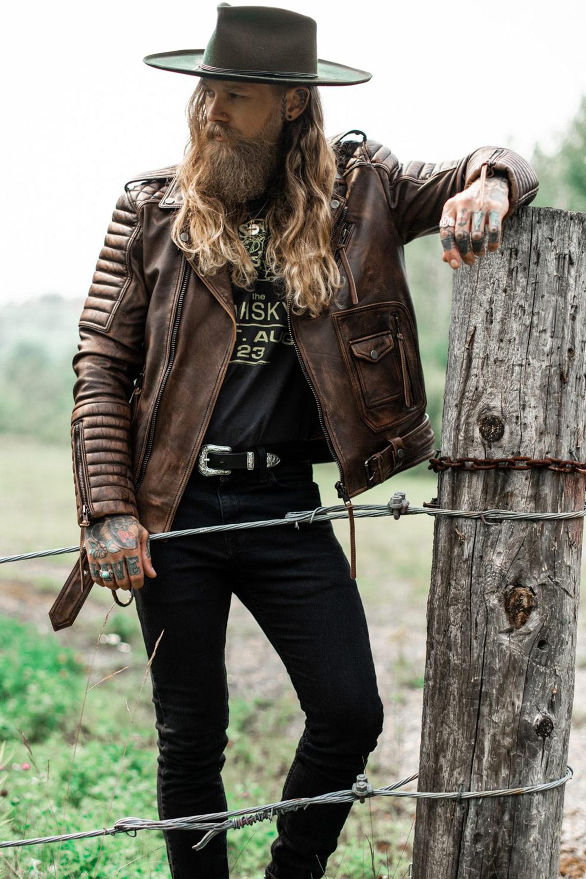 carefully stitched biker jacket in waxed cowhide. Rugged, weathered finish. - Image n°3