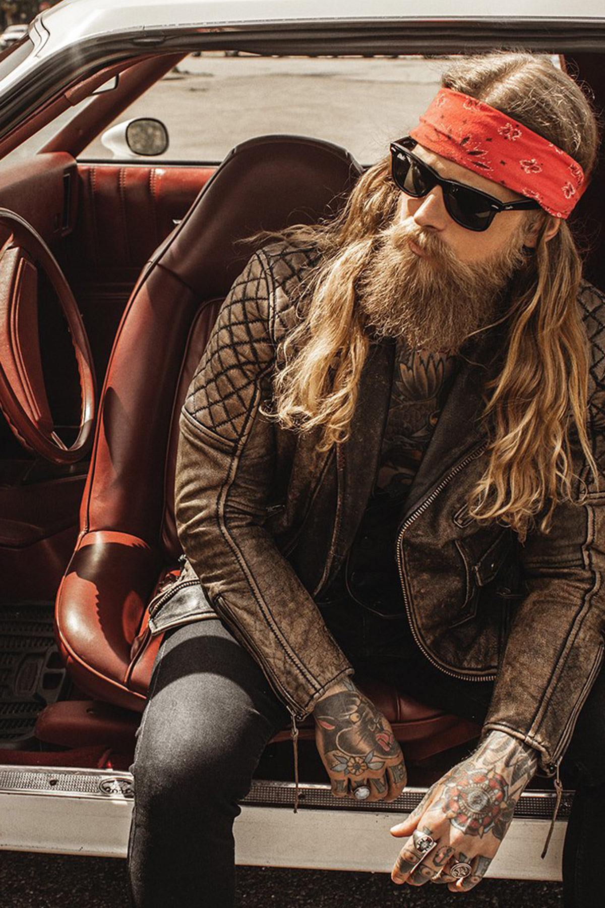 Buffalo leather perfecto with rugged vintage finish. Zips and lacing. - Image n°9