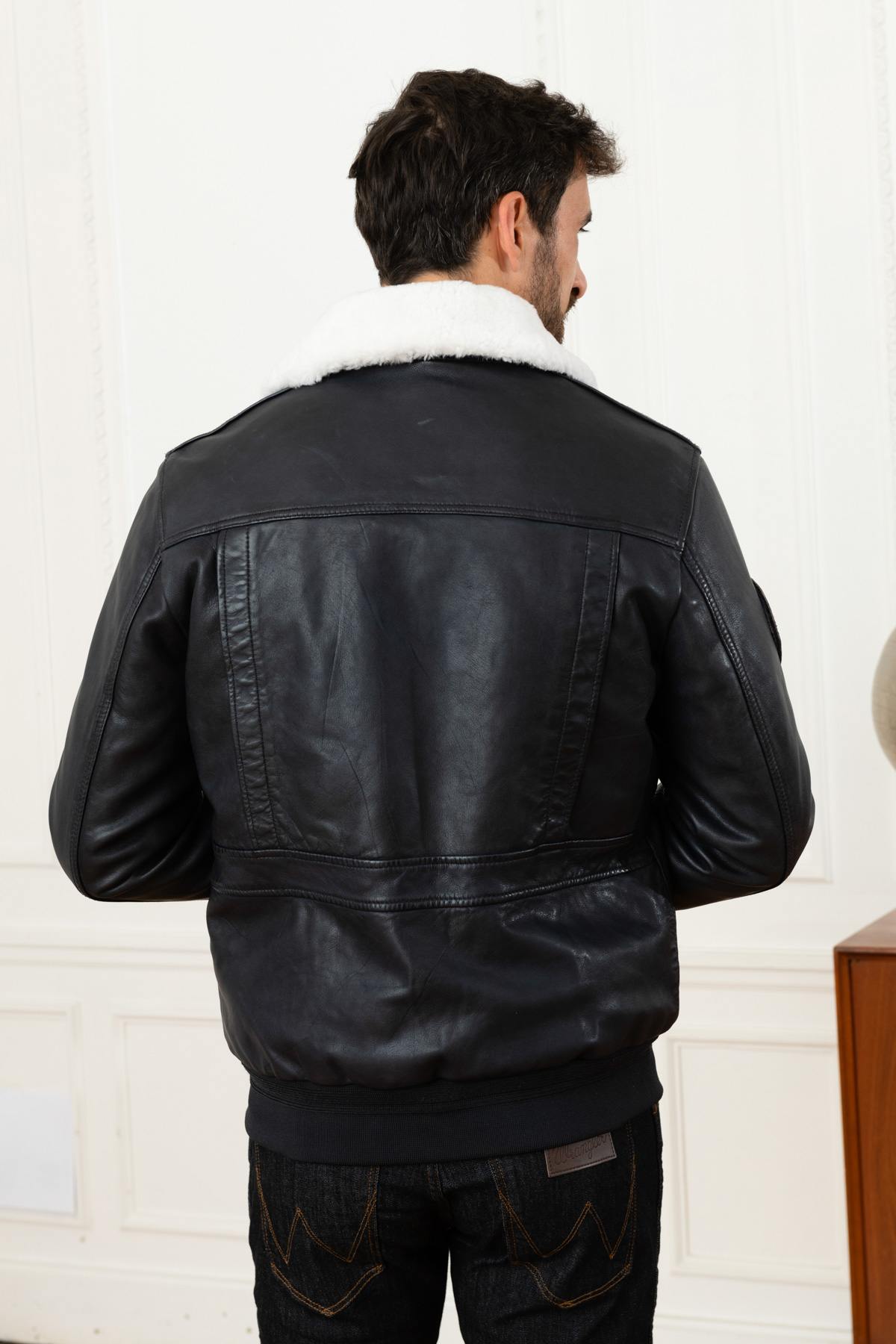 Redskins' navy sheepskin aviator jacket with detachable collar. - Image n°4
