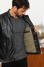 Black lambskin jacket, lightweight and sleek. Adjustable zip sleeves. - Image n°4