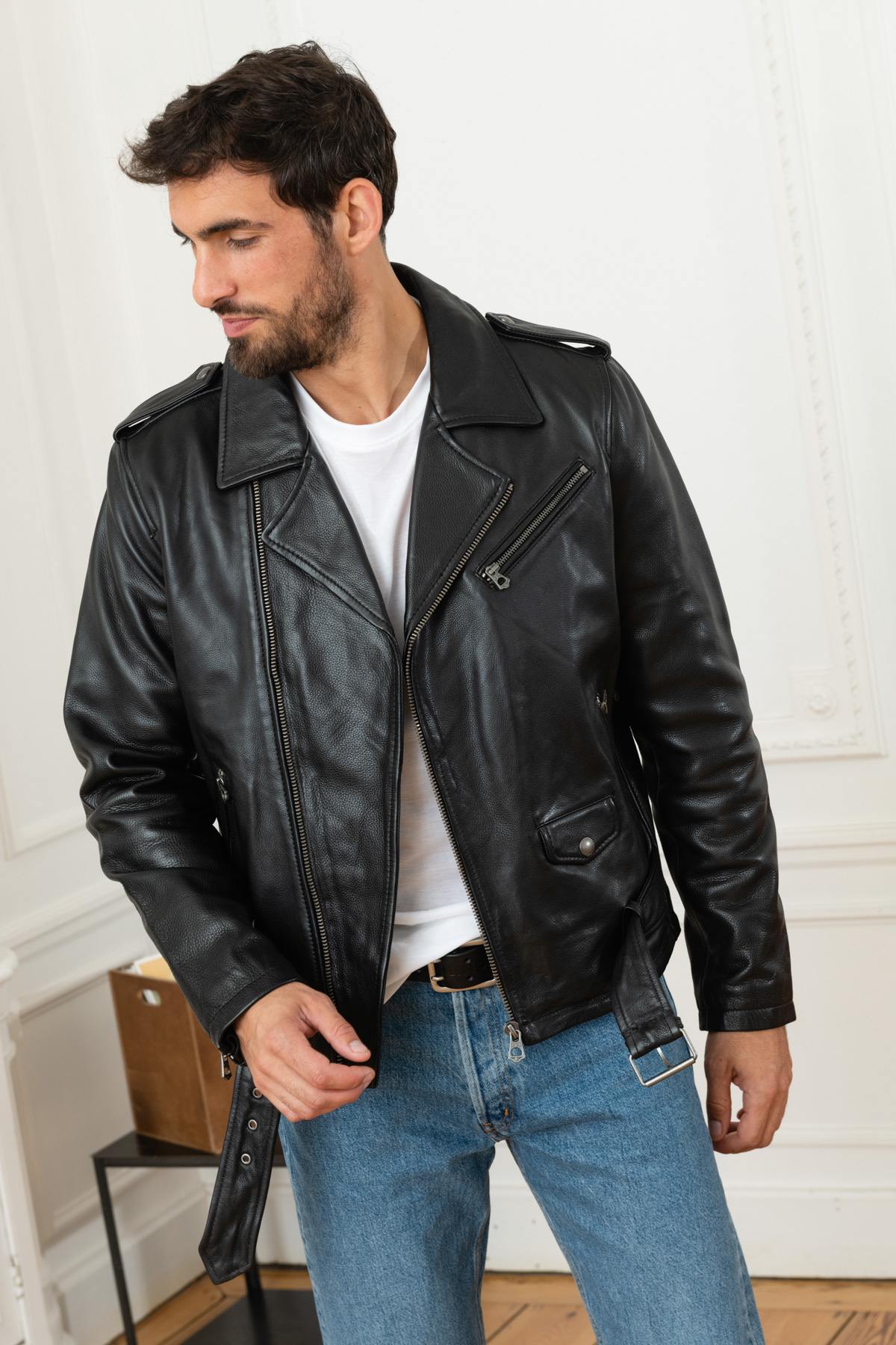 Black matte cowhide perfecto, durable and flexible for timeless style. - Image n°6