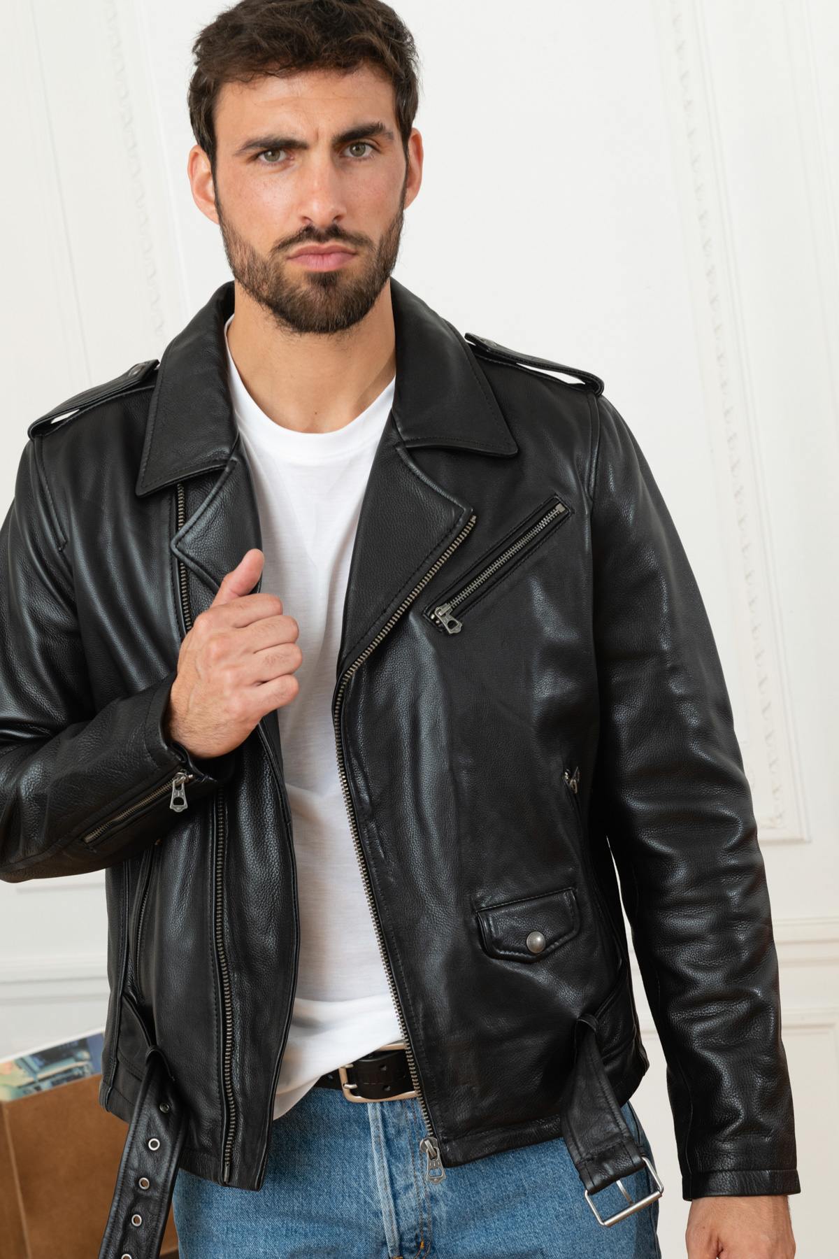 Black matte cowhide perfecto, durable and flexible for timeless style. - Image n°1
