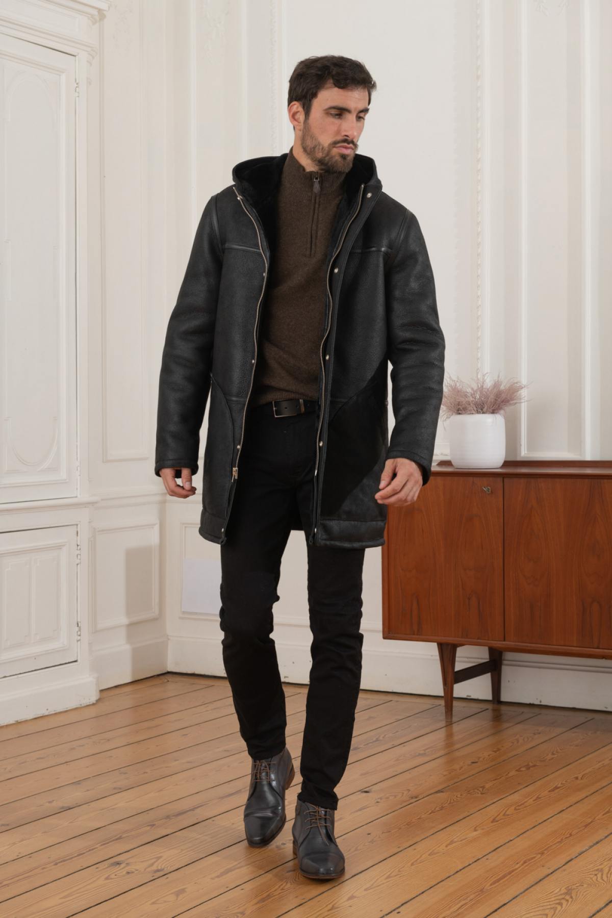 Schott's black shearling coat: aviator warmth for winter's chill. - Image n°2