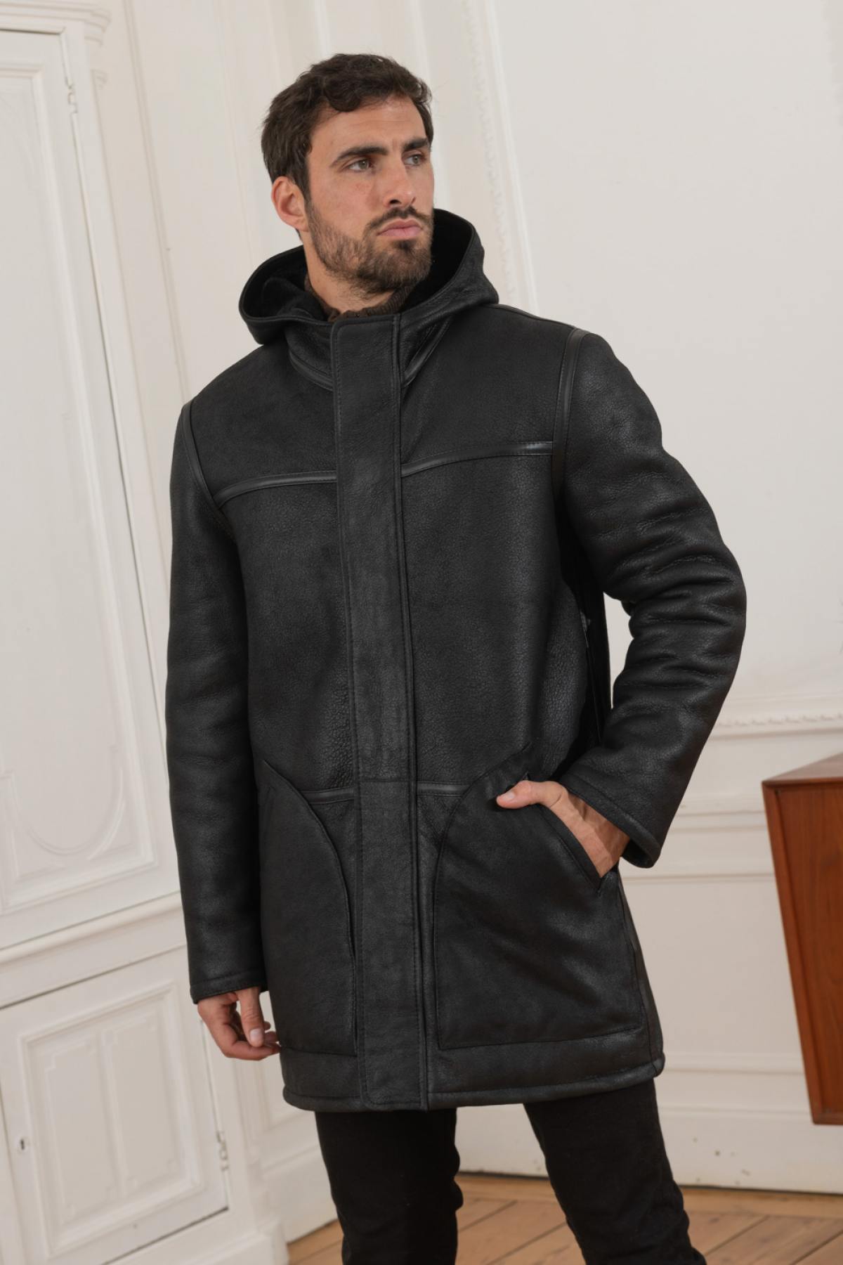 Schott's black shearling coat: aviator warmth for winter's chill. - Image n°3