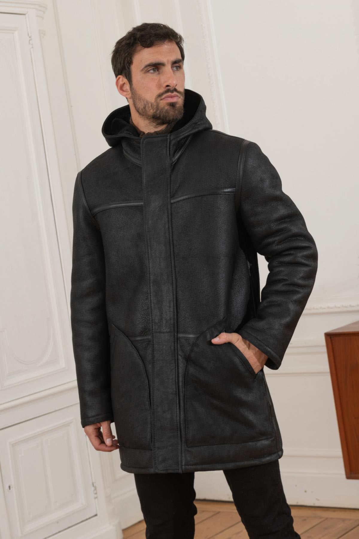 Schott's black shearling coat: aviator warmth for winter's chill. - Image n°3