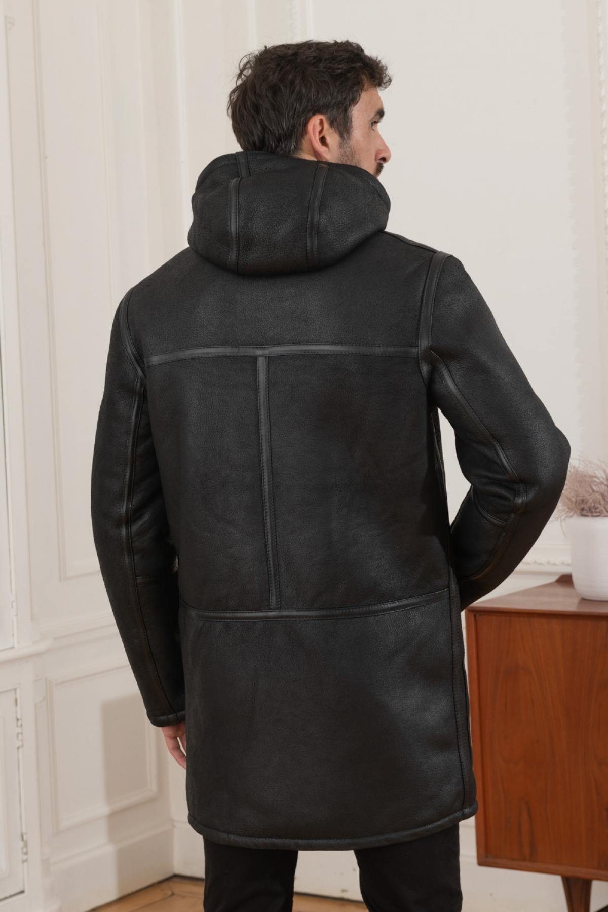 Schott's black shearling coat: aviator warmth for winter's chill. - Image n°6