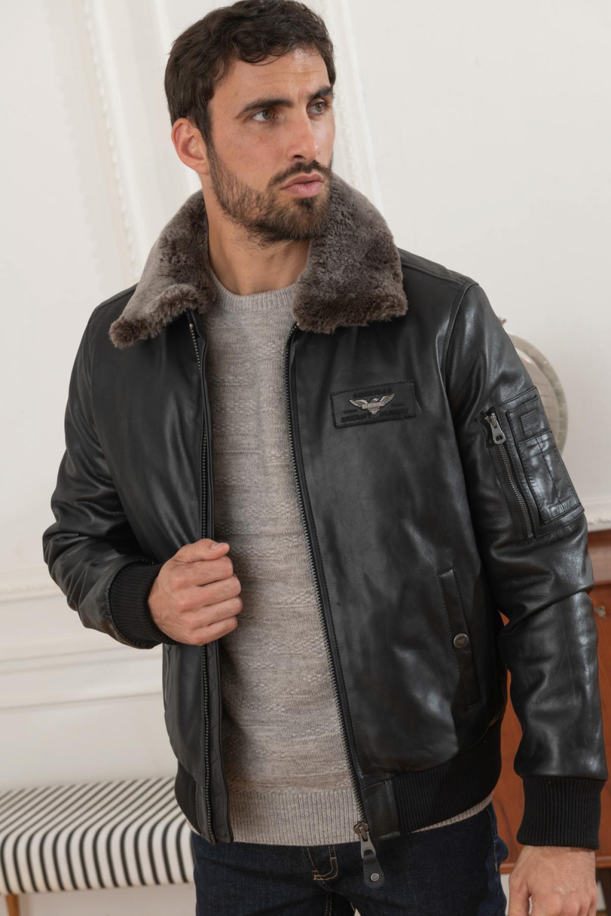 Redskins' cowhide aviator jacket with detachable sheepskin collar. - Image n°1