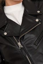 Schott's glossy black calfskin jacket: rock edge, oversized fit. - Image n°9