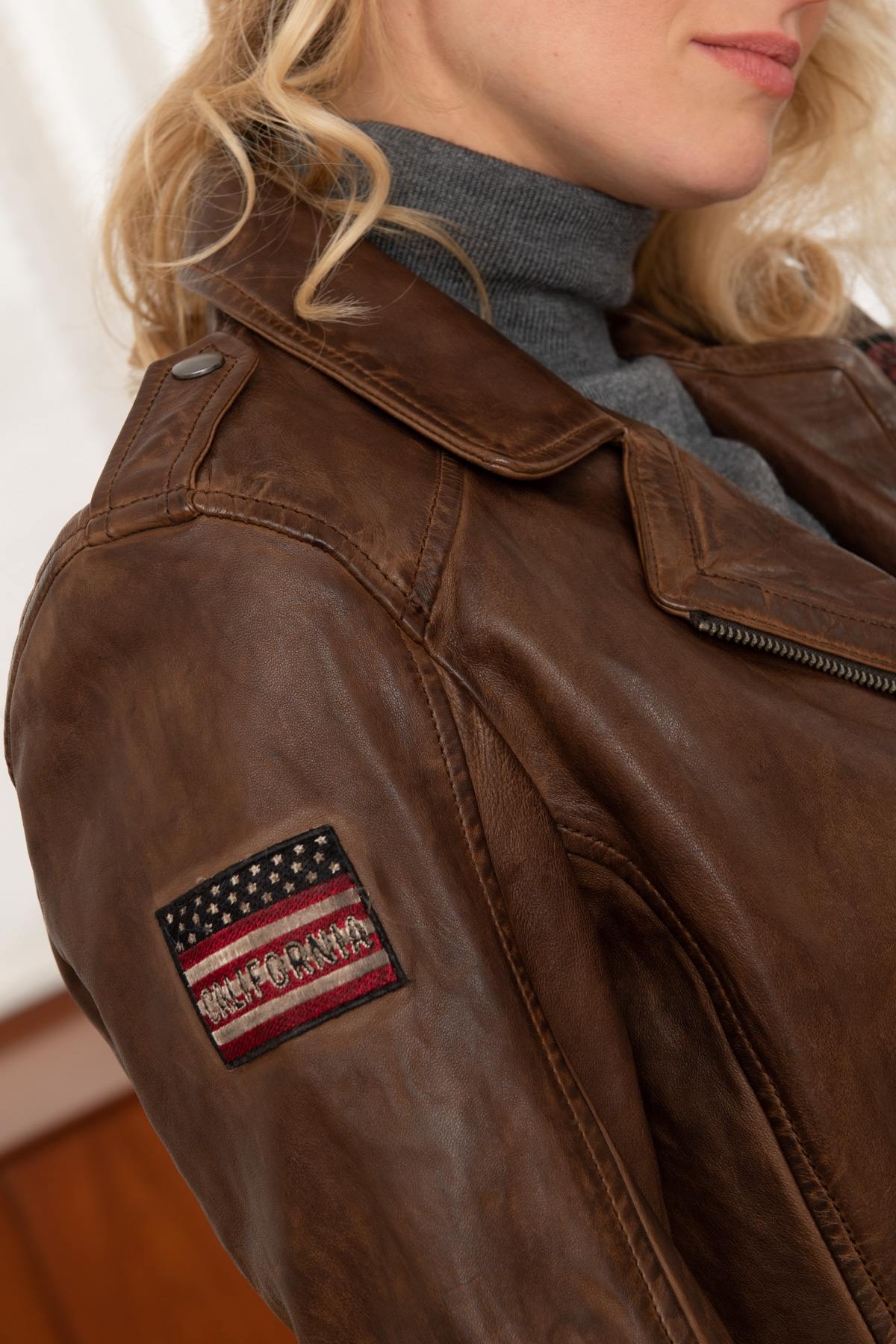 Women's biker style patch Biker Jacket - Image n°9